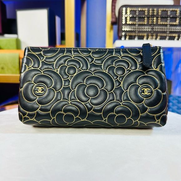 New Rare Chanel Camellia Black Gold Lambskin Embossed Leather Cosmetic Travel Po - Picture 4 of 13